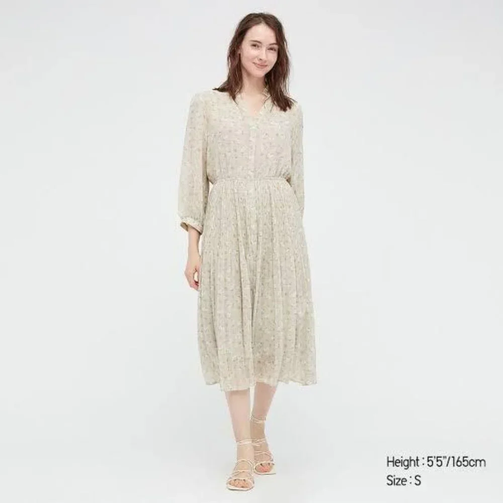 Uniqlo Pleated Chiffon Dress - Picture 2 of 14